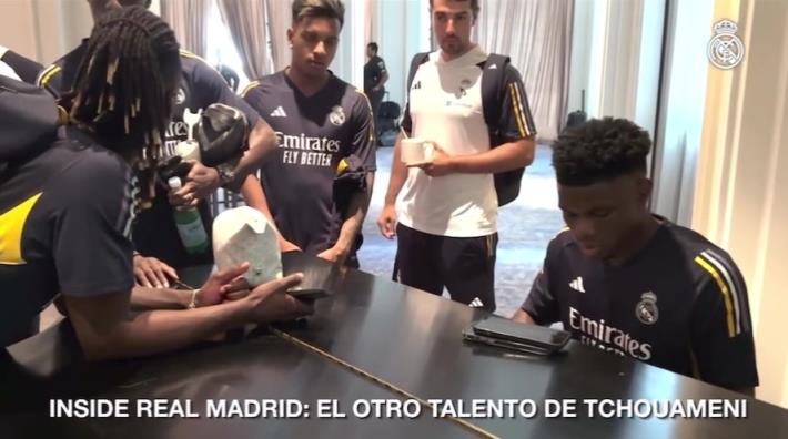 高材生！名场面：楚阿梅尼弹奏钢琴曲！