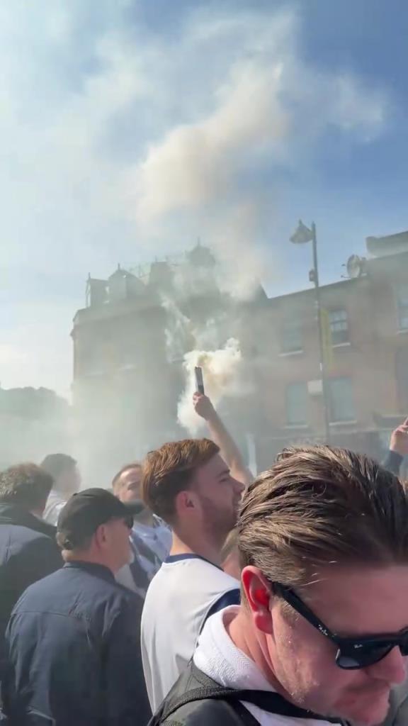 庞大的球迷群体！一起来感受白鹿巷球场外球迷的氛围！