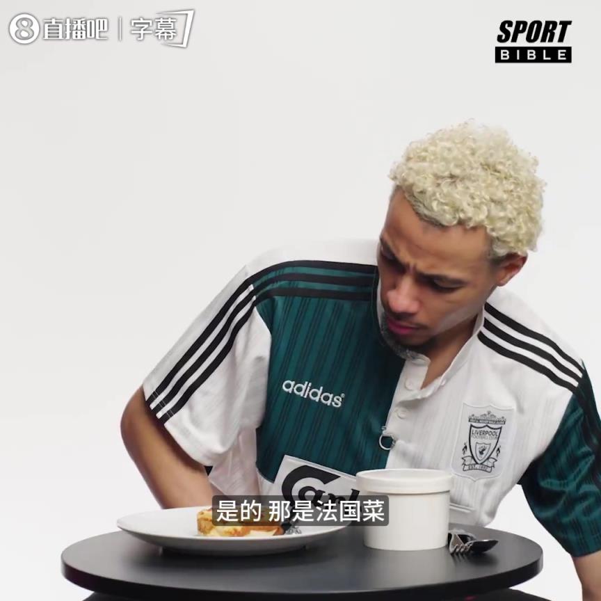 埃基蒂克挑战利物浦炖菜：这是什么鬼？尝了一口直呼真香