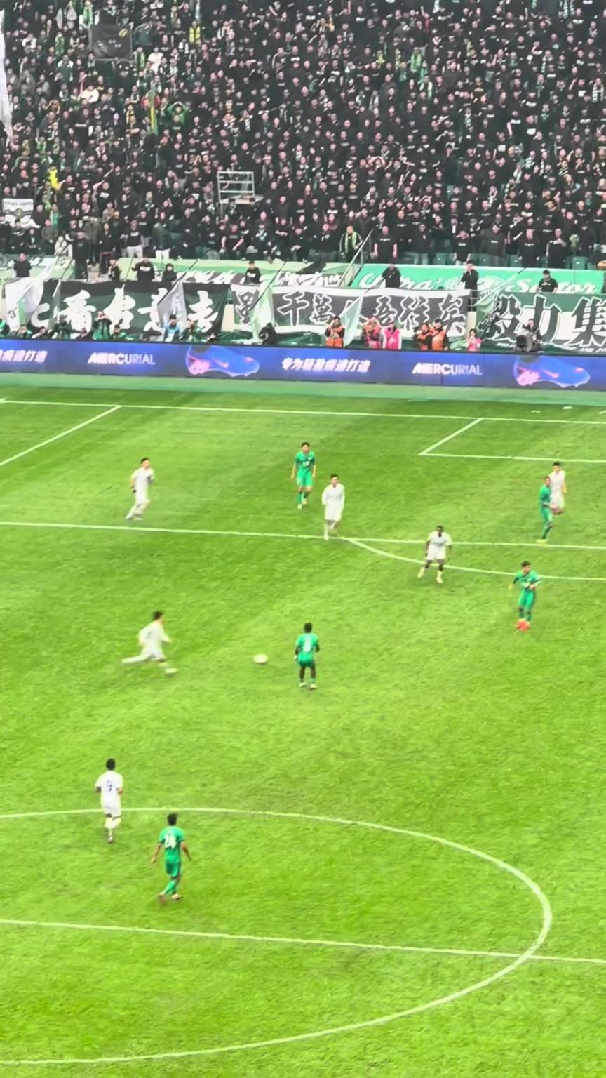 赚到了！实拍：京沪大战孔特的精彩停球，引工体阵阵欢呼