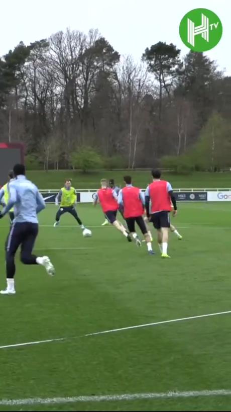 本·怀特自提前离开22年世界杯后，首次与英格兰队一起训练❤️