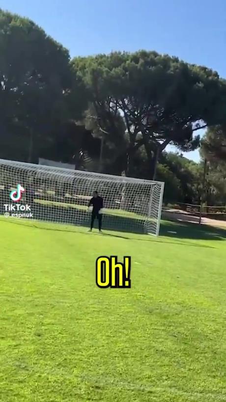 实拍：赖斯与B费一起训练时，他完全被B费的表现惊呆了！！