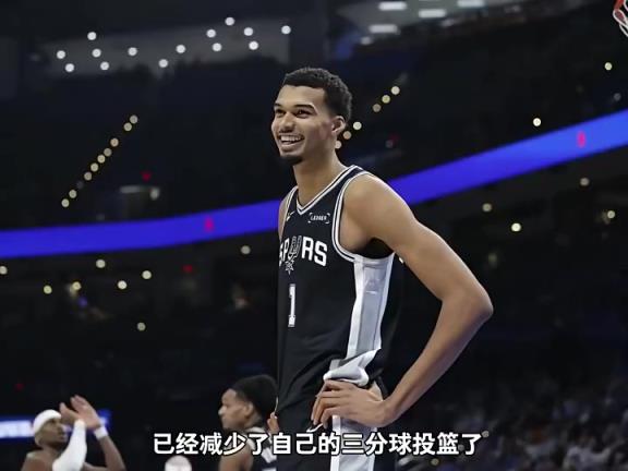 杨毅：2米24的文班在三分线外这么准，这还让对手怎么防啊？