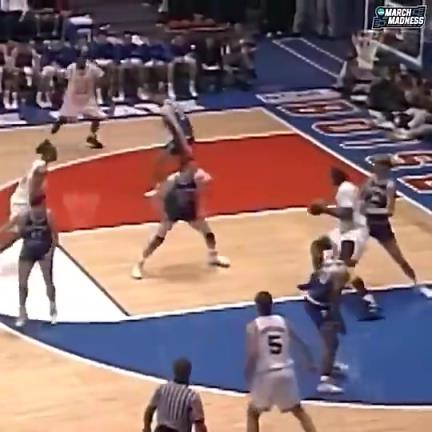 看看奥尼尔在大学时期是怎么打球的，这可真是降维打击啊！