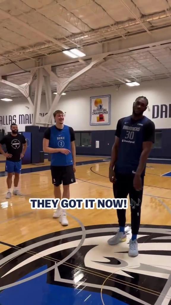 队友为欧文唱生日歌祝欧文34岁生日快乐