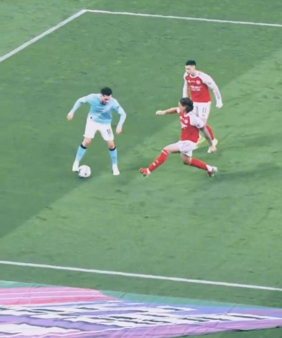 国外网友：切尔基直接让卡拉菲奥里跳起舞来了