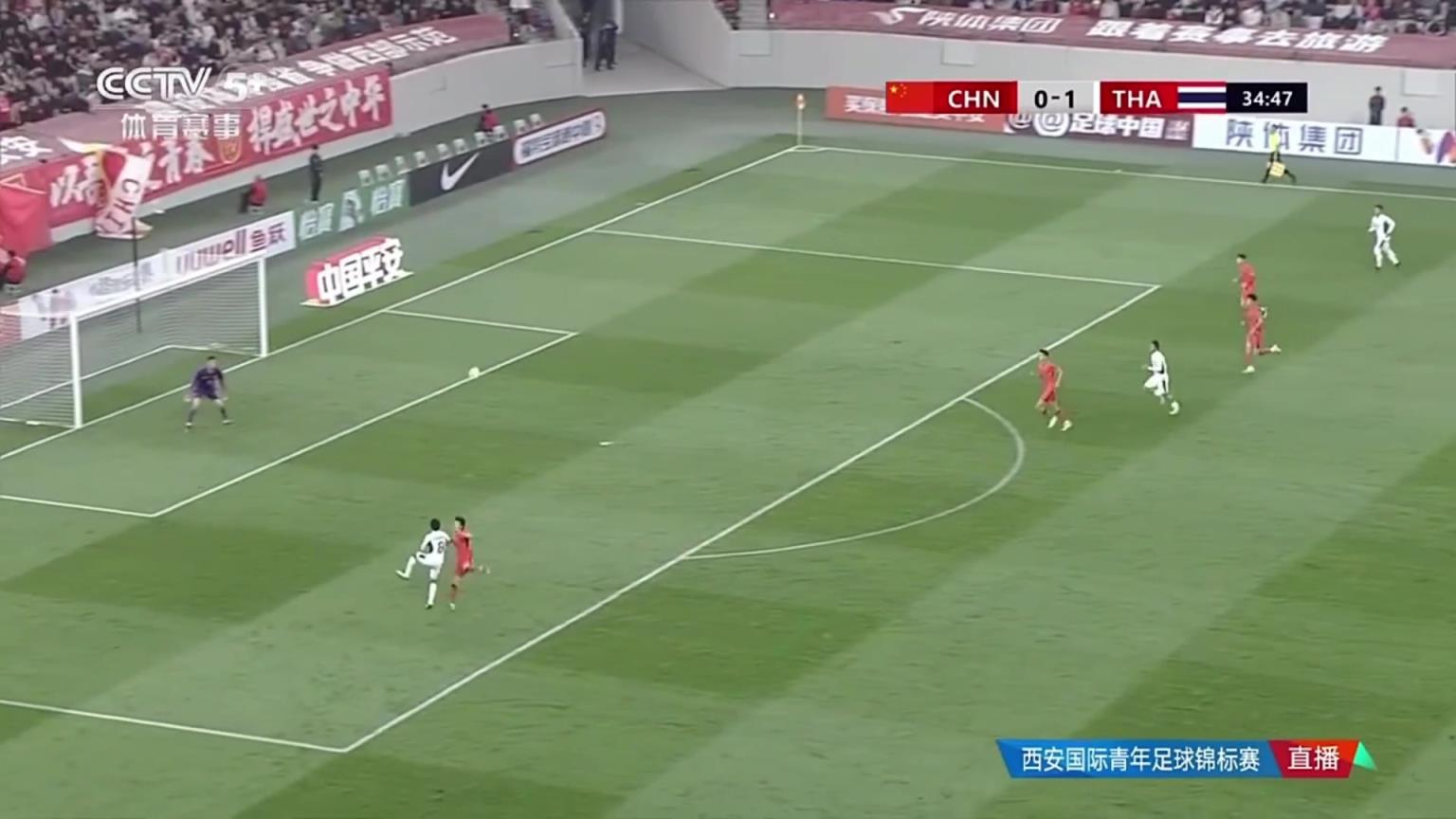 鲍世蒙乌龙助攻+滑倒！U23国足0-2落后泰国