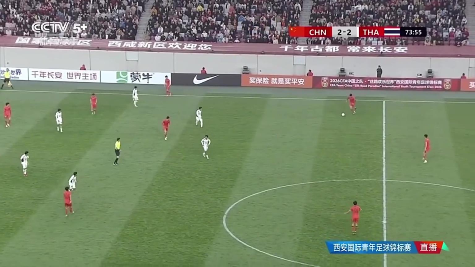 离谱失误！央视解说：这球给这么大干什么了？