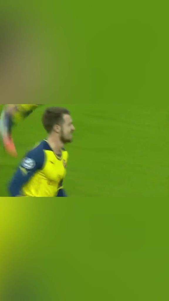 防守球员：我解围已经很稳了！拉姆塞：不，你没有！