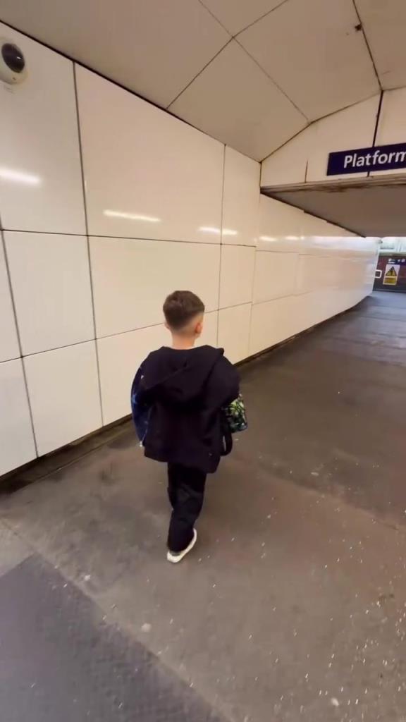 英伦小伙！福登儿子联赛杯观赛的花絮！小伙子还会用筷子！