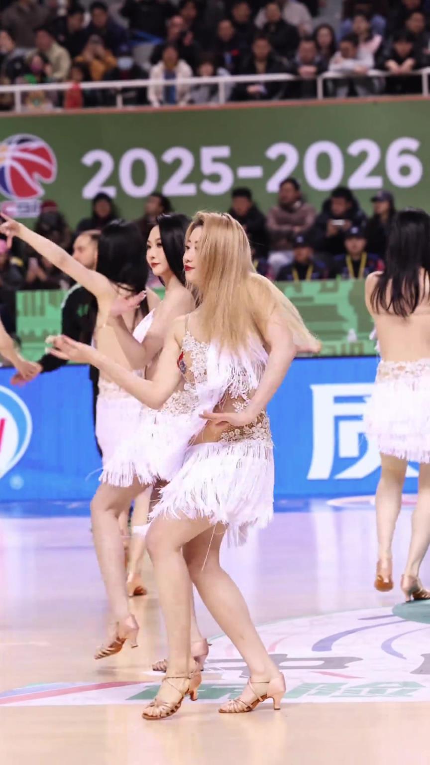 大数据让我们相遇 同曦啦啦队在服装方面领先的有点多啊！