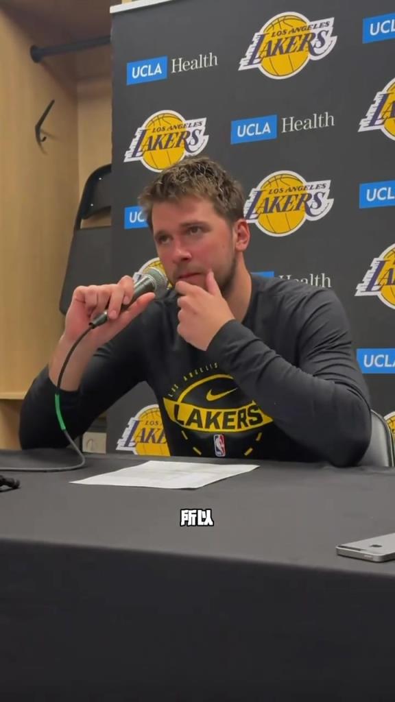 卢卡·东契奇谈及布朗尼：绝对比去年有很大进步，他今天表现出色