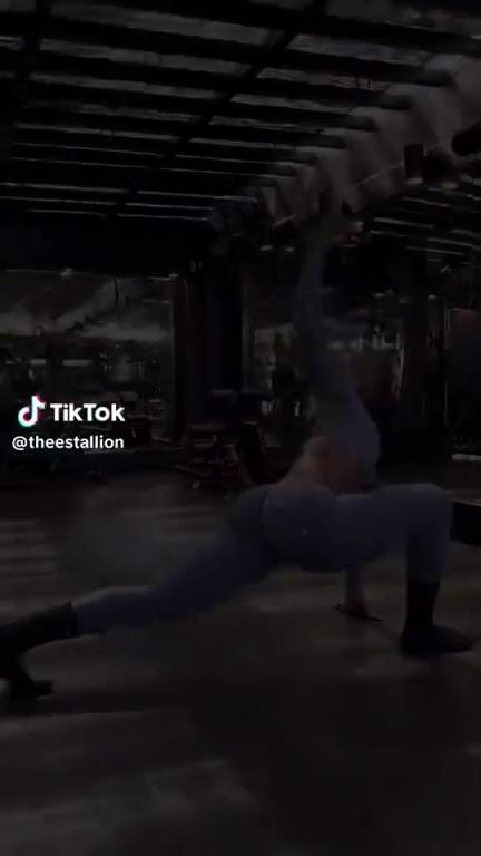 这身材简直无敌！克莱女友马冬梅日常健身！好身材也得努力维持啊