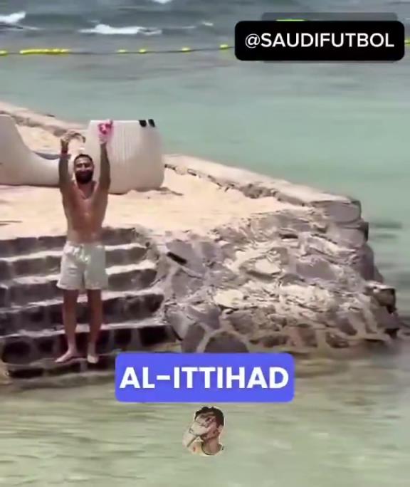 球迷问本泽马为什么加盟利雅得新月？本泽马：钱