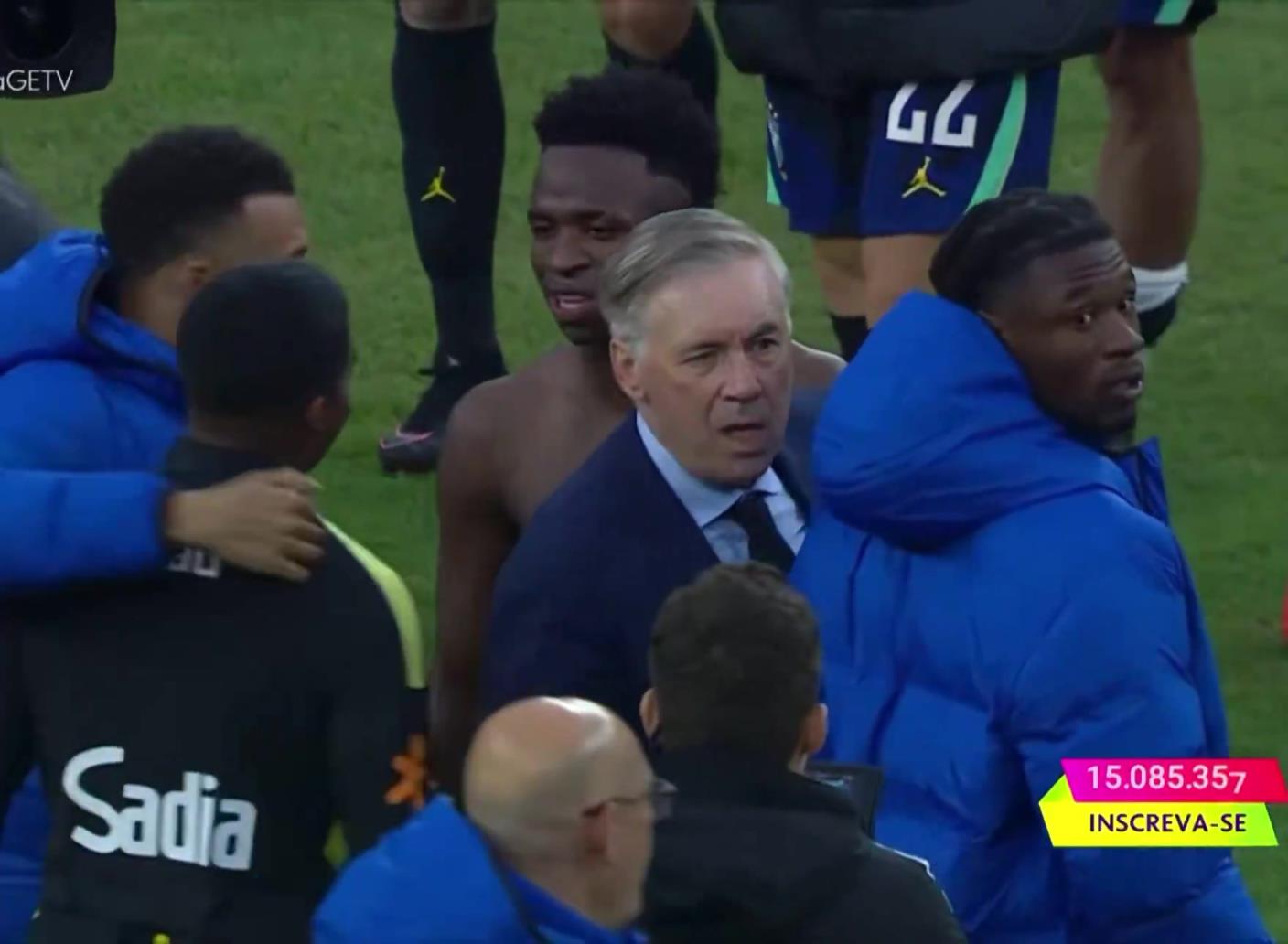 大型会友现场：安切洛蒂赛后和姆巴佩、维尼修斯寒暄