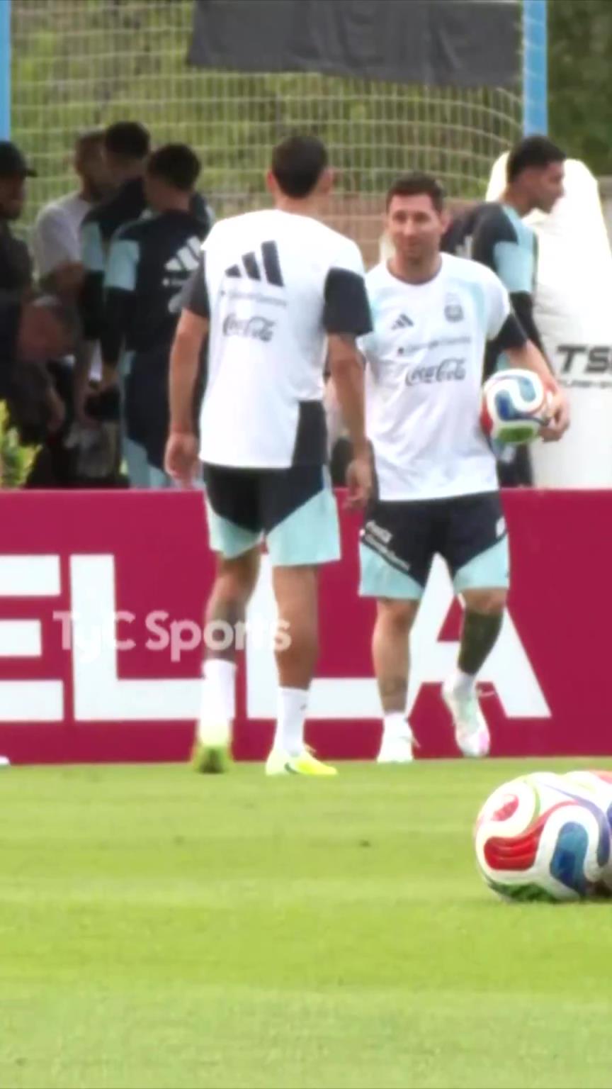 震惊！梅西在训练中犯错，被两位保镖“教育”