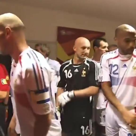 众星闪耀，齐祖技压群雄！06年世界杯巴西vs法国混剪！