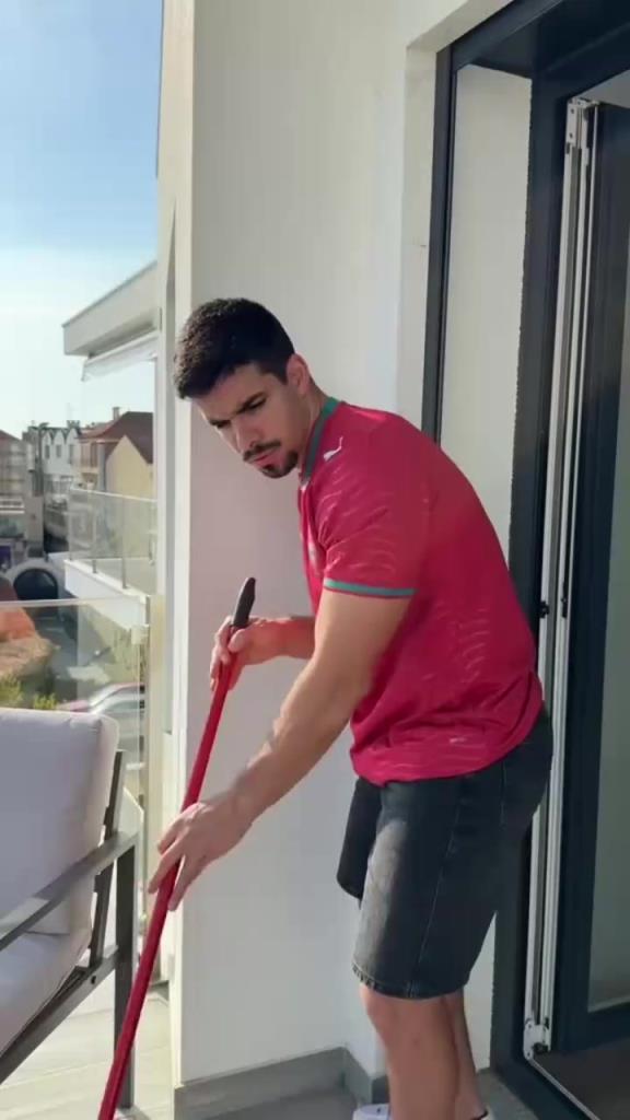 还得是老味道！网友恶搞：26年世界杯主题曲vs10年主题曲！