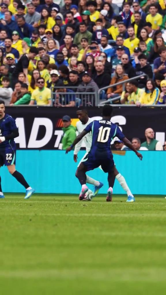 含金量！金球先生登贝莱戏耍维尼修斯