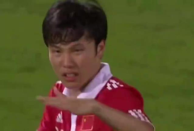 神之暂停！当年邓卓翔“落叶球”绝杀法国，门将依旧是洛里！