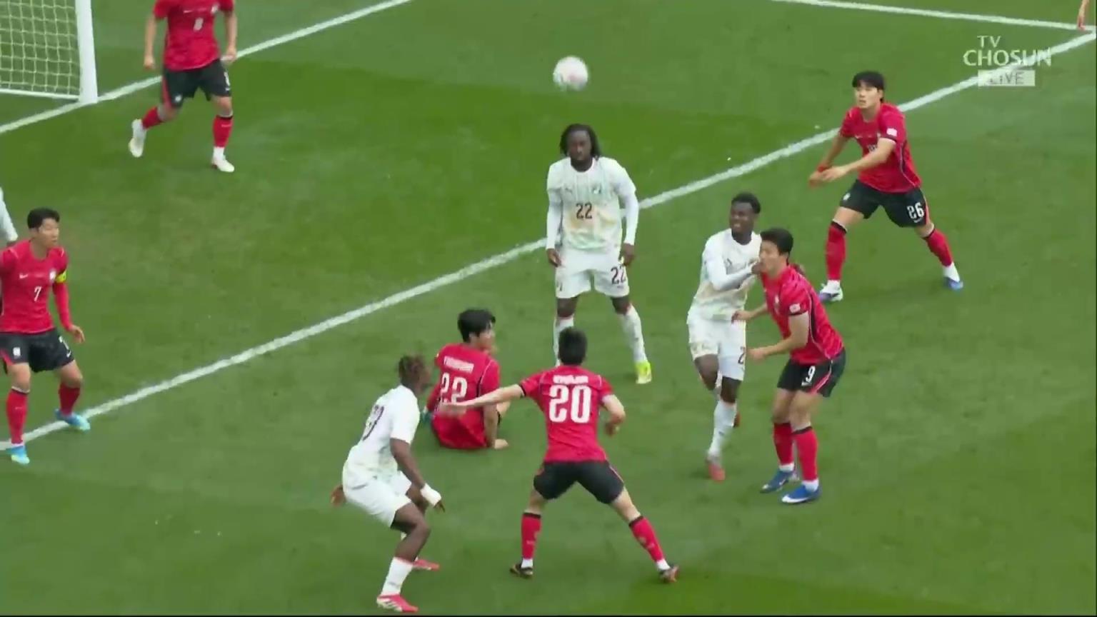 韩国3球落后!杨贤俊逆天解围乌龙助攻!戈多门前打门笑纳大礼!