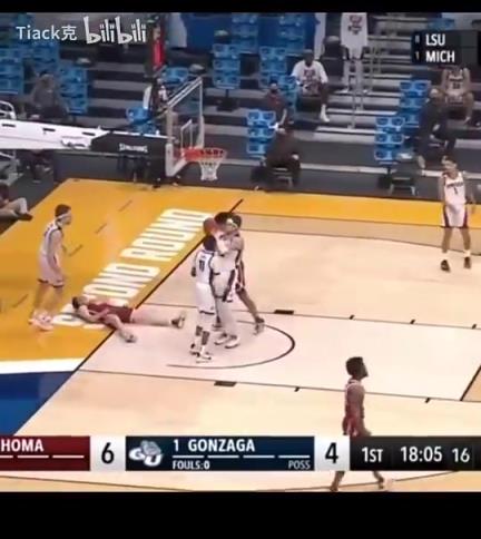 看看里夫斯在大学时期是怎么打球的，球风和现在差别不太大啊