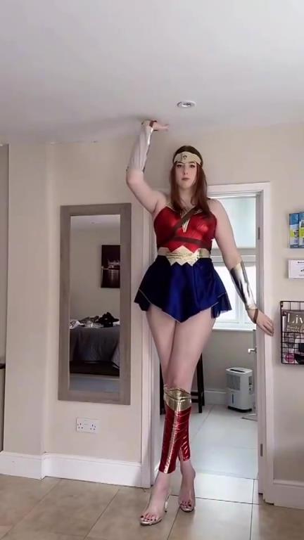 这位外国大姐身材如此魁梧，不去打篮球是不是有点可惜了