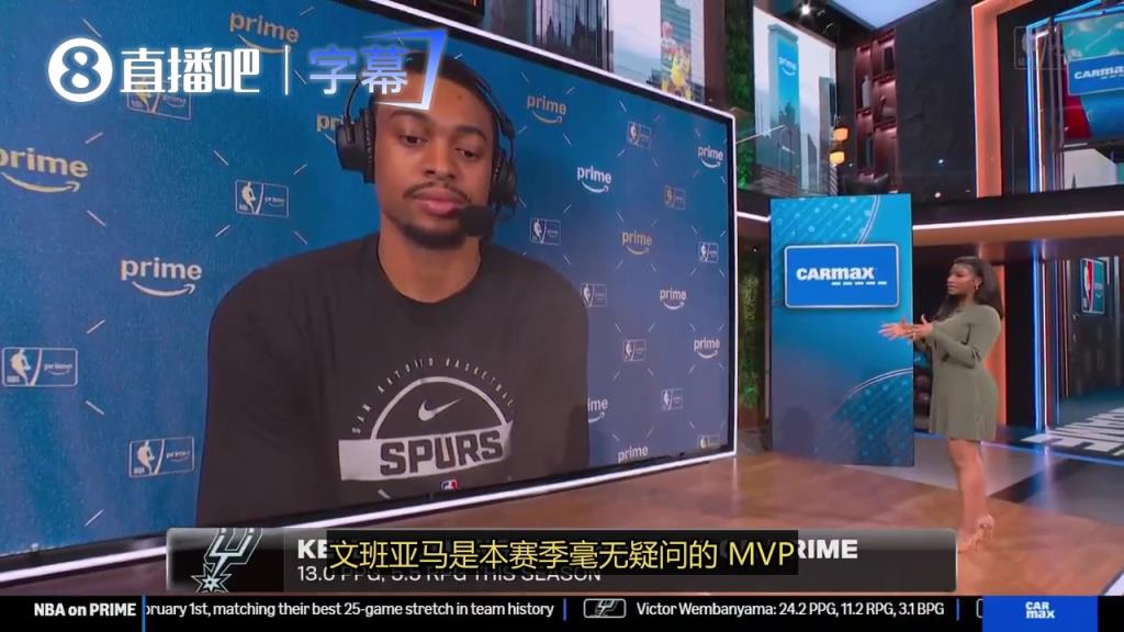 女主持前凸后翘提问凯尔登·约翰逊：你凭啥拿最佳第六人奖