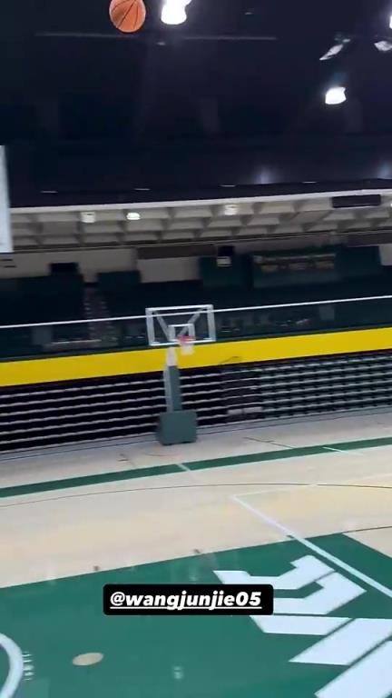 身体素质可以!王俊杰此前训练即兴来了个180单手劈扣