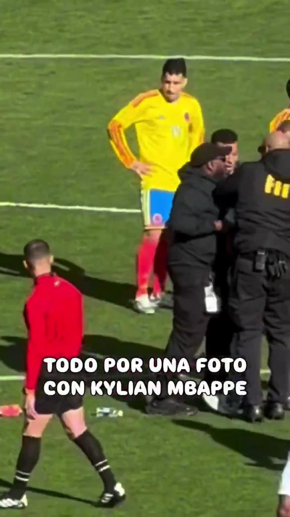 实拍：姆巴佩为了让一个孩子和他合影，竟然和保安争论起来