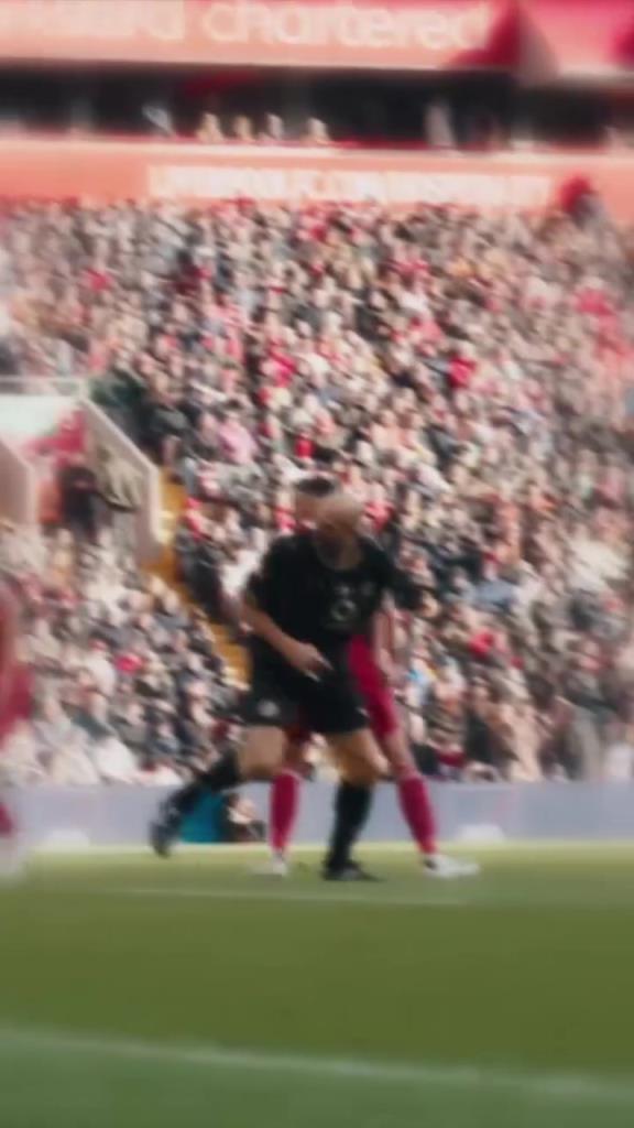 依旧犀利！扬科勒传奇赛的头球破门！