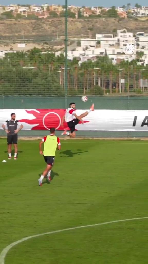 K77重现德甲logo停球，简直不要太帅