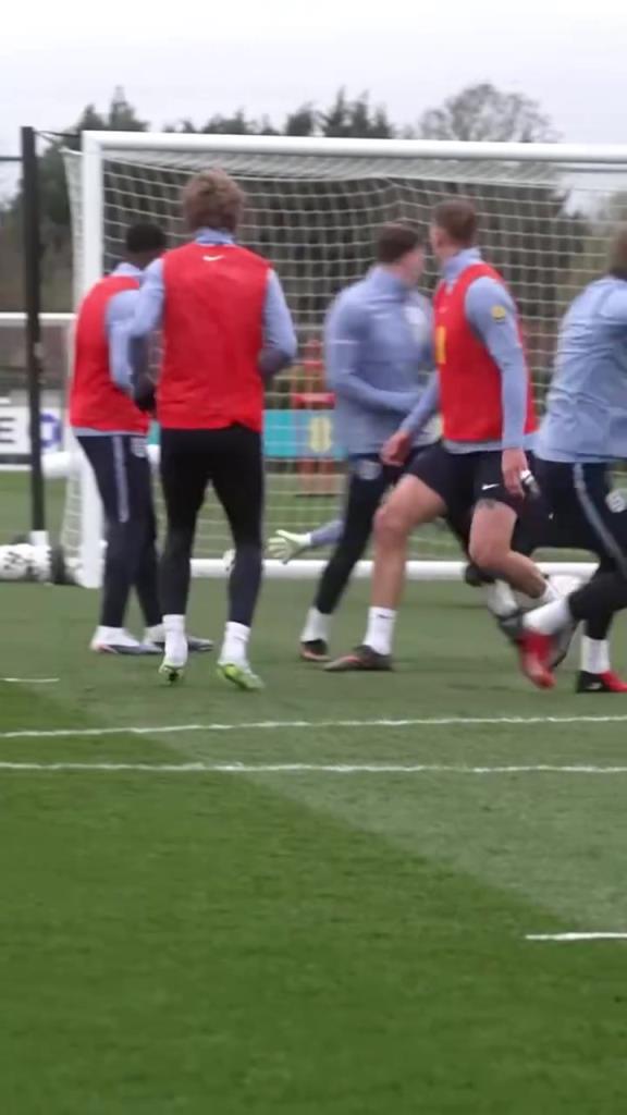 就瞄着死角打的！图赫尔对凯恩的射门赞不绝口！