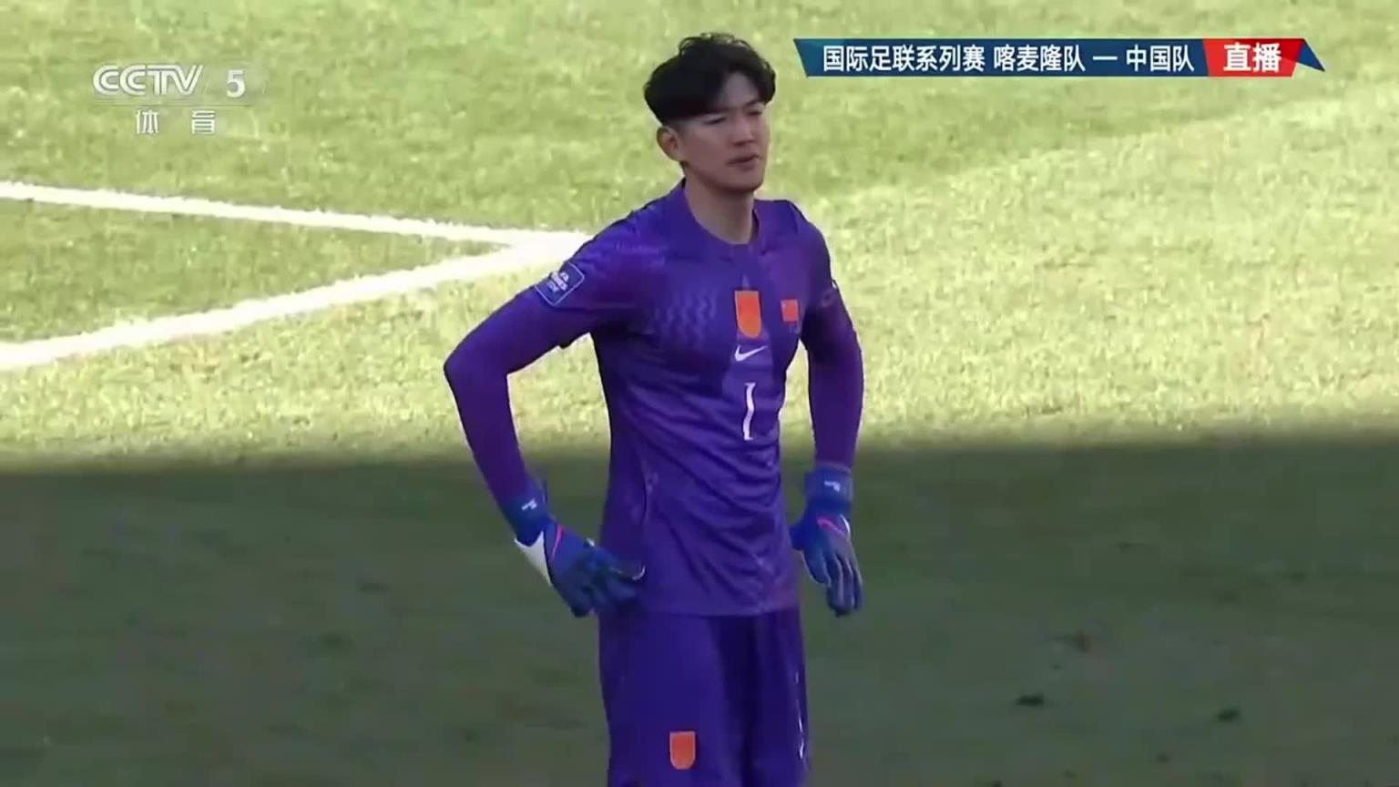 不开心！连丢2球后颜骏凌叉着腰连连摇头，嘴里嘀咕着什么