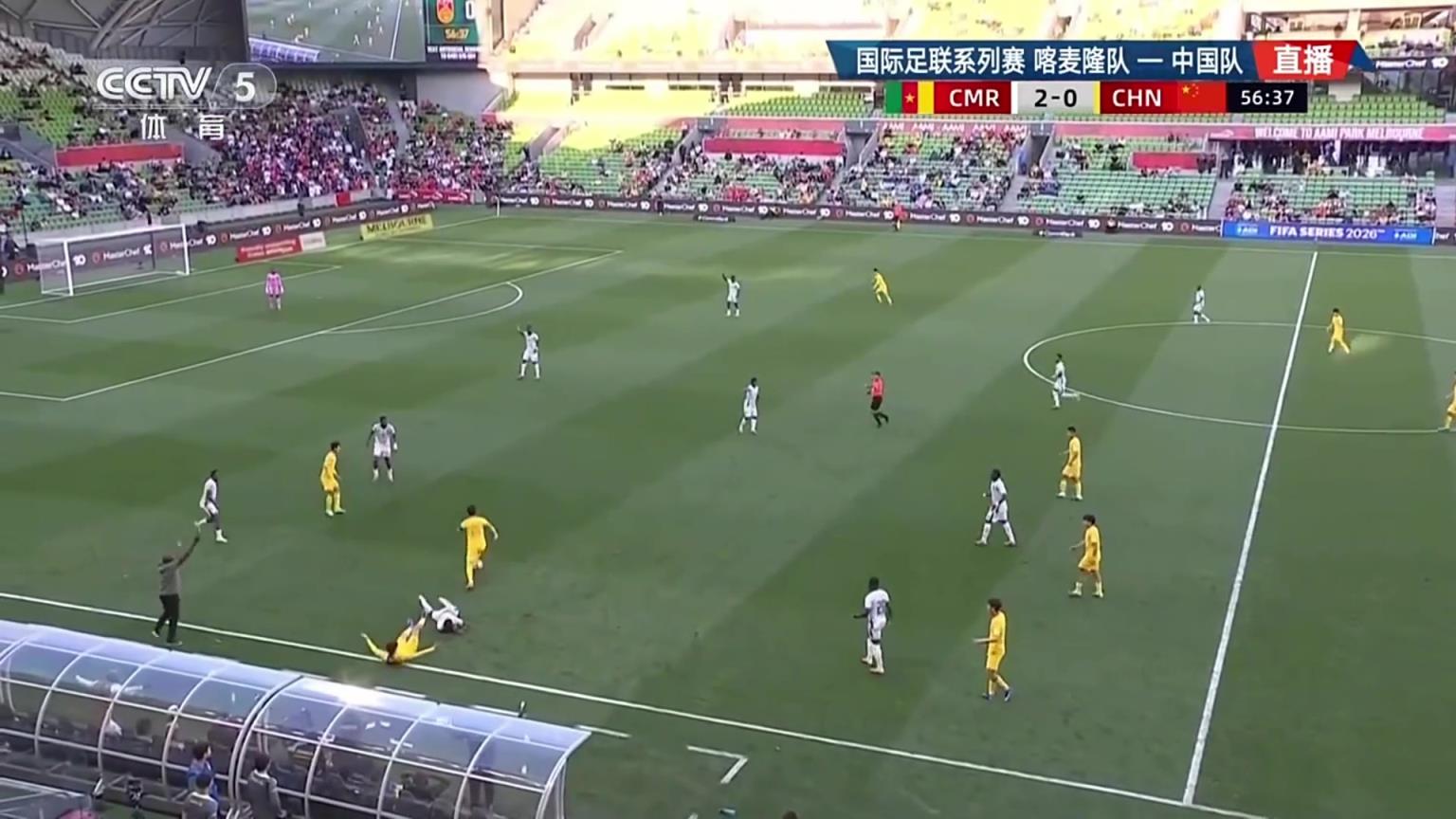 央视解说：拜合拉木这是一次干净断球，应该是没有踩到对手！