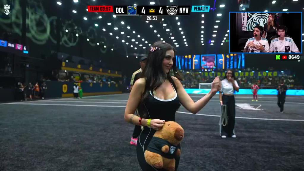 网友怒批：皮克的“国王联赛”已成为女网红的流量密码