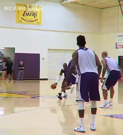 技术的集大成者！科比生涯后期的队内训练！动作依旧飘逸！