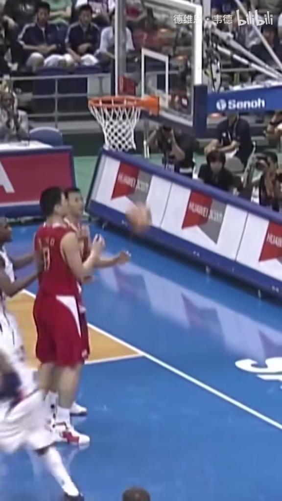 有种降维打击的意思！韦德当年国际赛场面对中国队的统治级表现