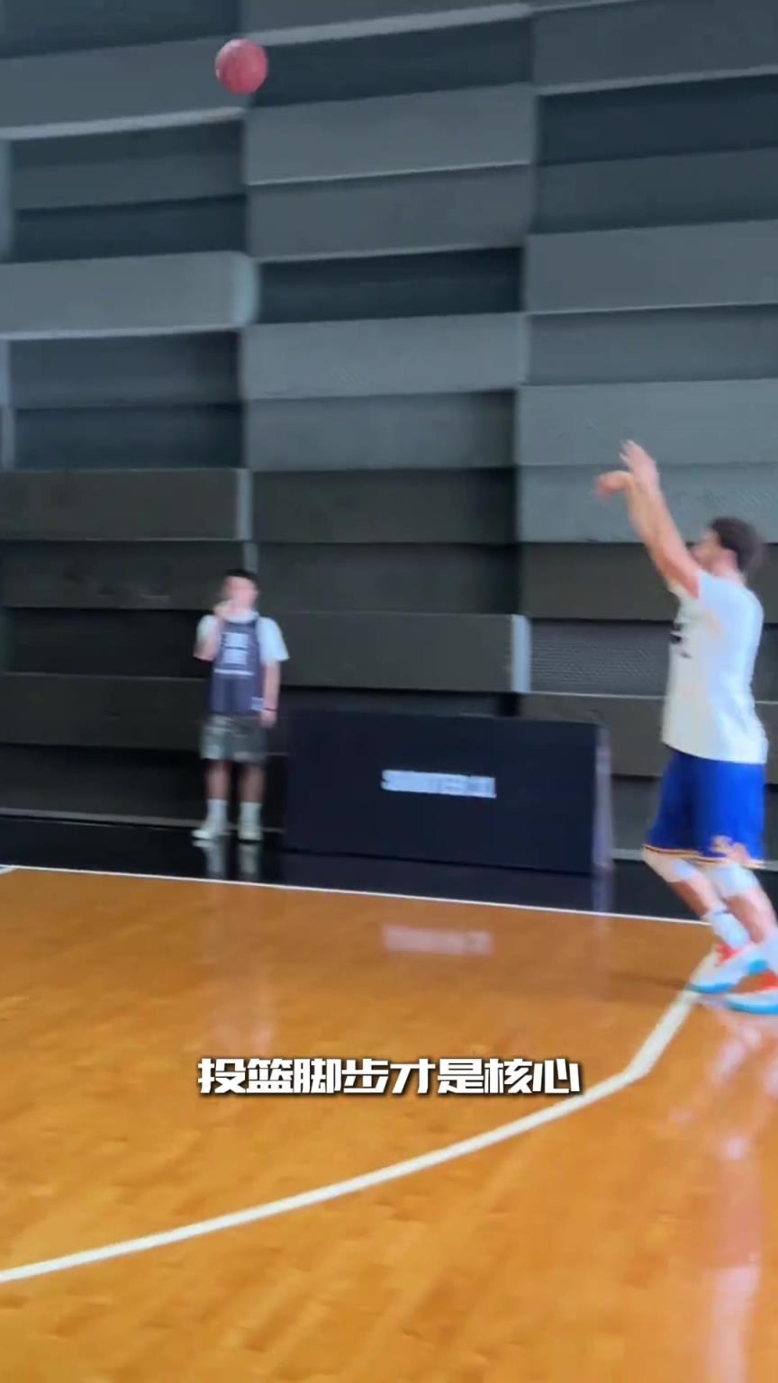 克莱投篮的秘诀竟然是这个脚步！