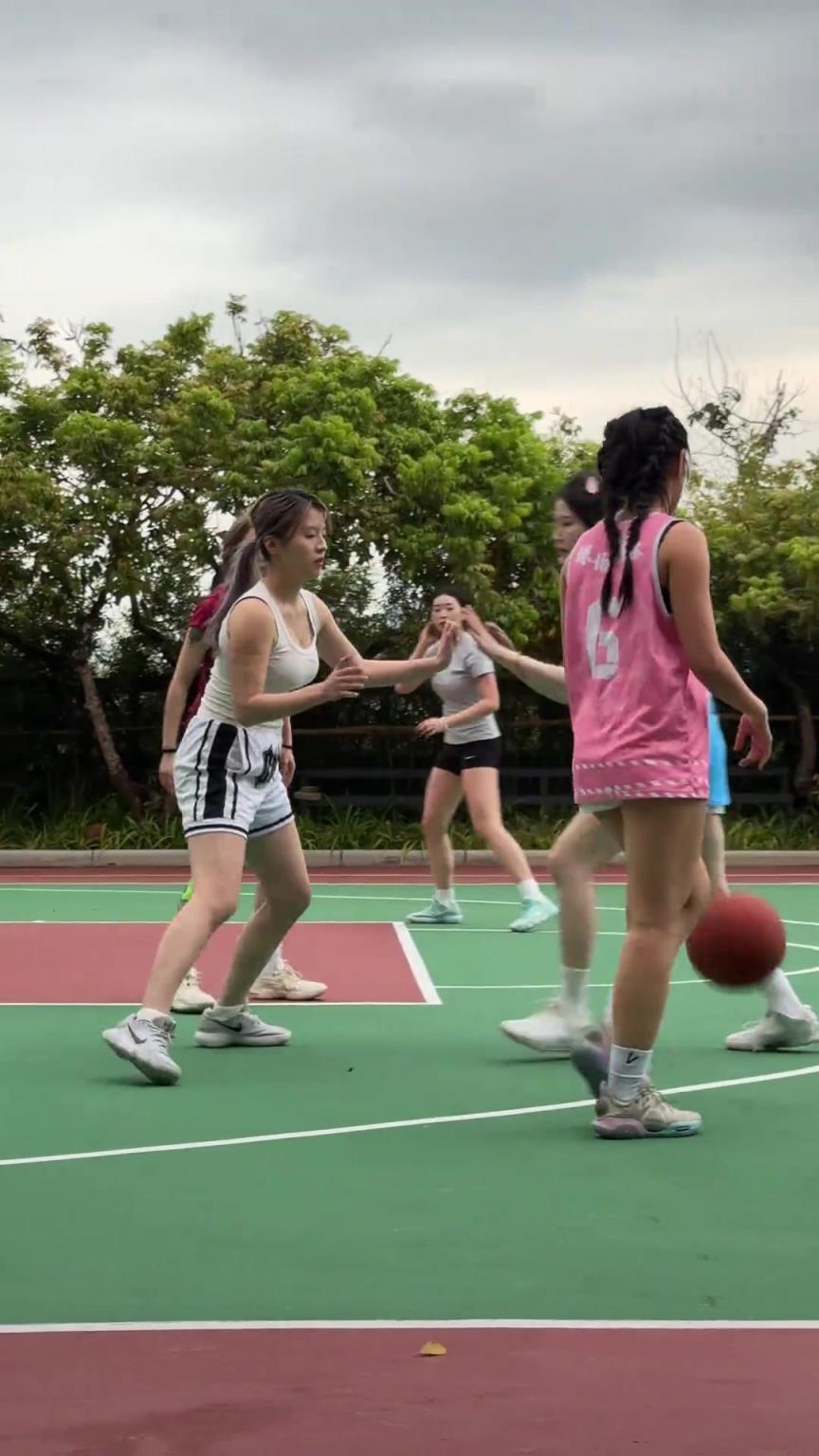 防守会晃晕小姐姐们能否加一个？主要是不拿球权！