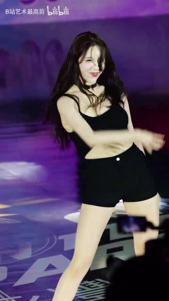 我必须留下来看中场舞！韩国啦啦队美女金贤玲！