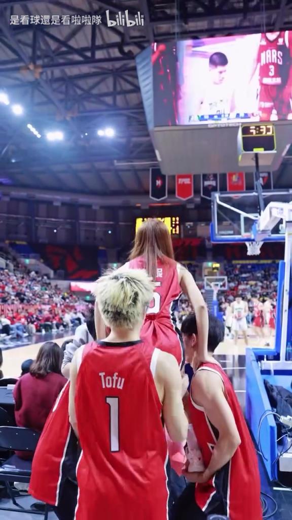 ❤️别出心裁！台湾省啦啦队小姐姐干扰罚球的方式！很信任队友啊