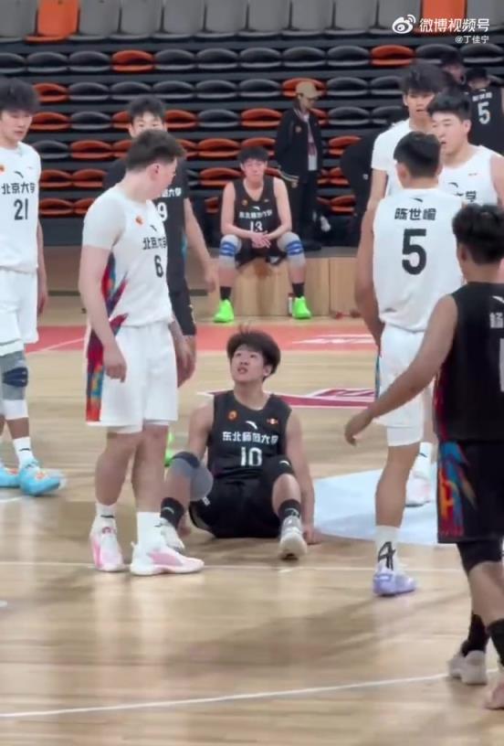 动作过于恶劣！这简直是冲着打架去的啊