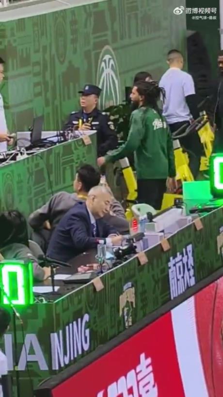 说唱歌手j cole加盟同曦！网友：能去现场看的球迷真幸福！