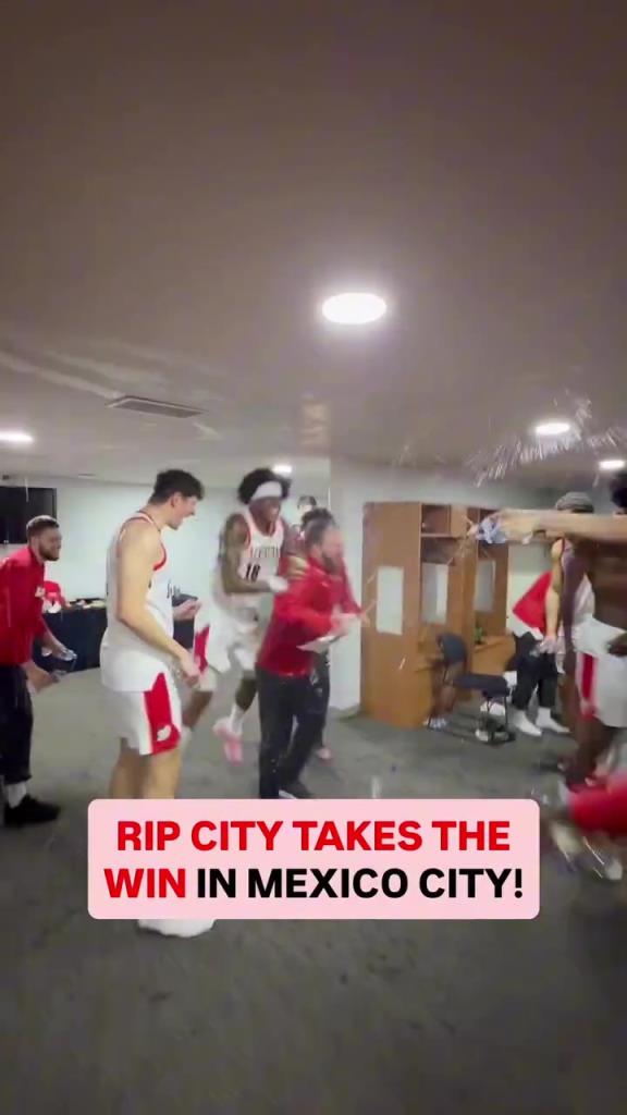 杨瀚森所在撕裂之城混音以下克上战胜对手晋级，赛后更衣室庆祝