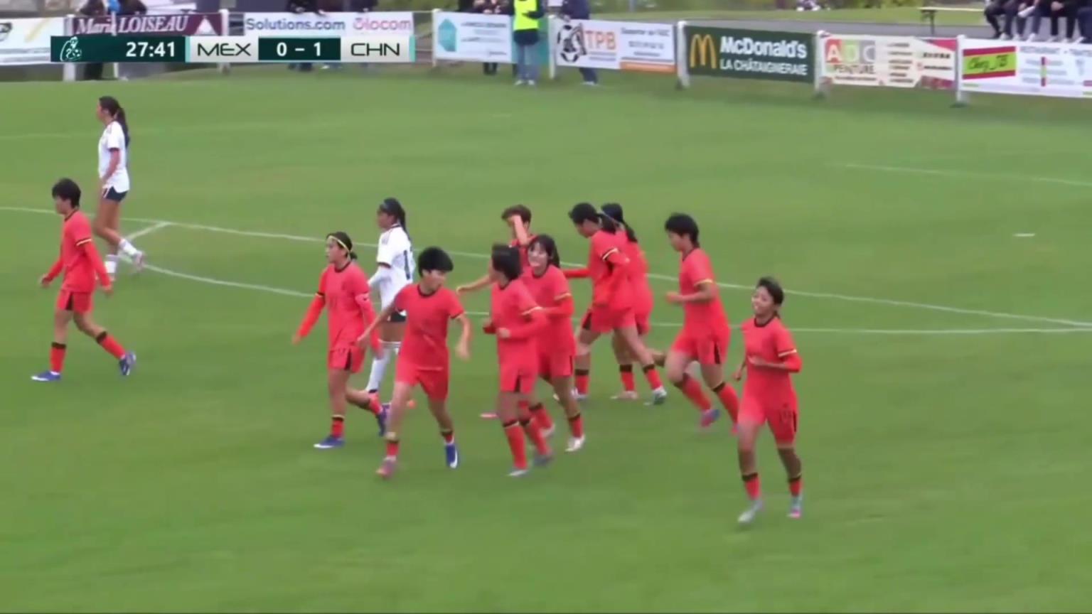 中国女足U16打破僵局!周瑾彤杀入禁区小角度抽射远角破门!