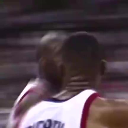 FIBA赛场上的奥尼尔也是无敌般的存在啊,谁敢挡在他前面?