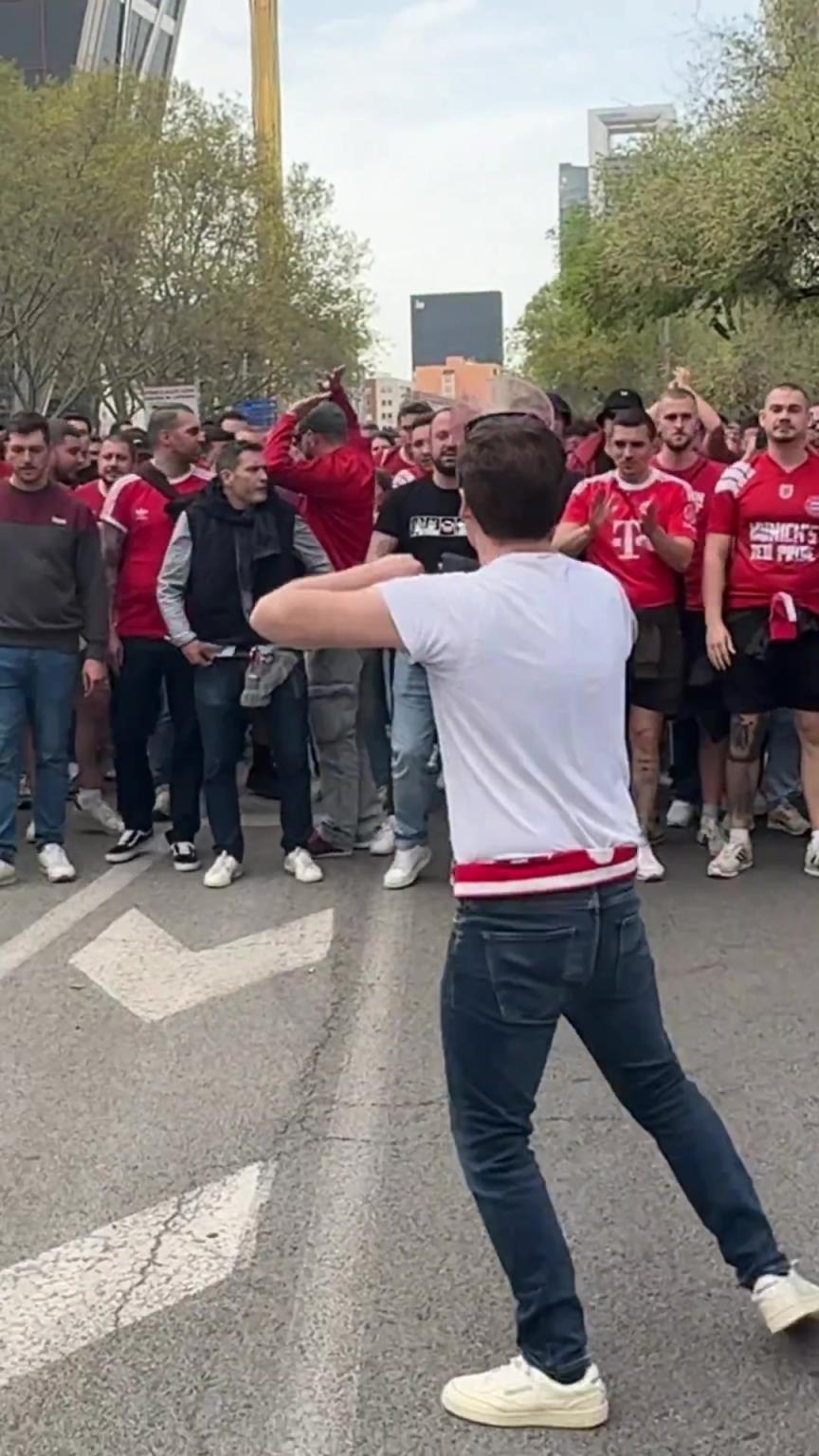 ⚪️拜仁球迷正在前往伯纳乌球场的路上!