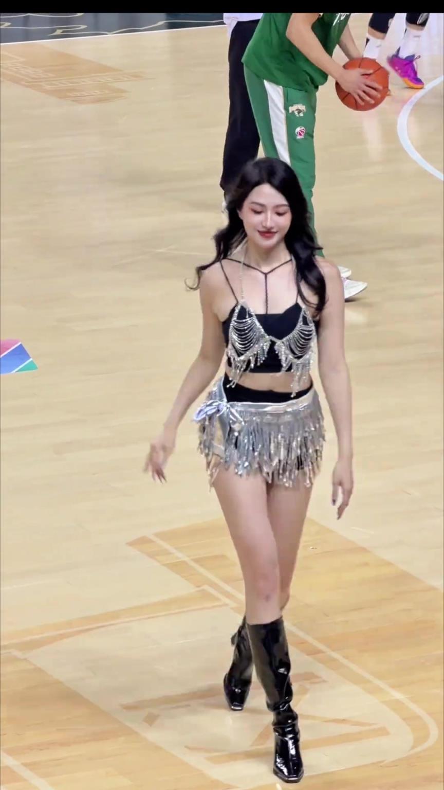 大数据让我们相遇 同曦打球赢了 啦啦队也完胜！