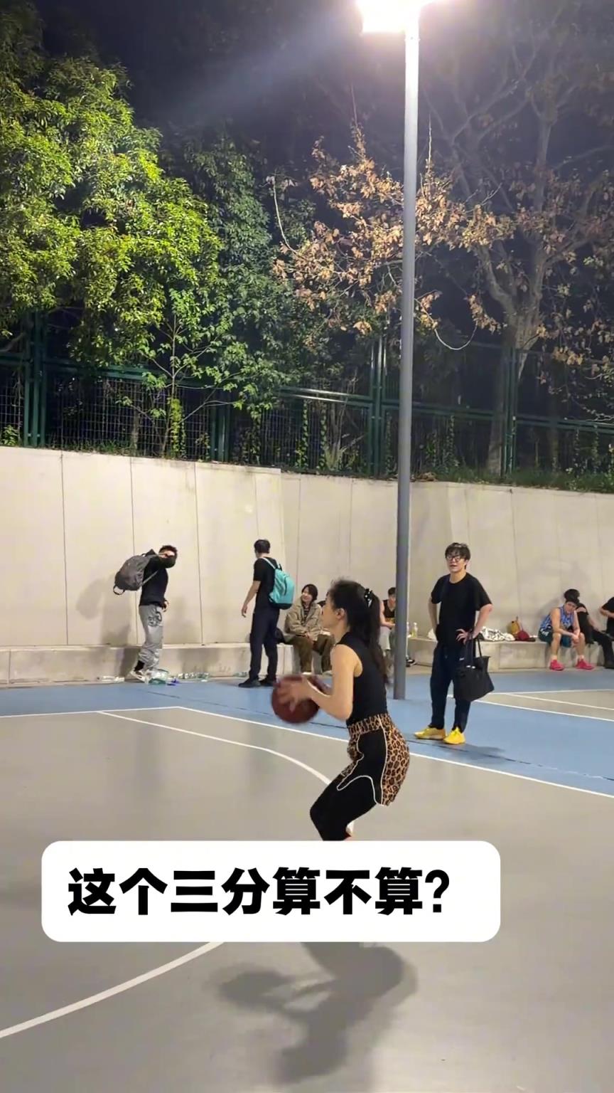 不懂就问！这种球在野球场算不算进？